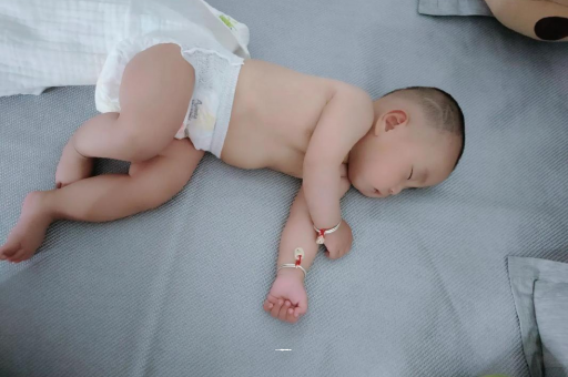 大同几个月宝宝会抬头